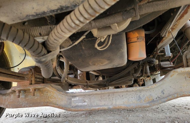 image for item DM8162 2000 International 3800  school bus