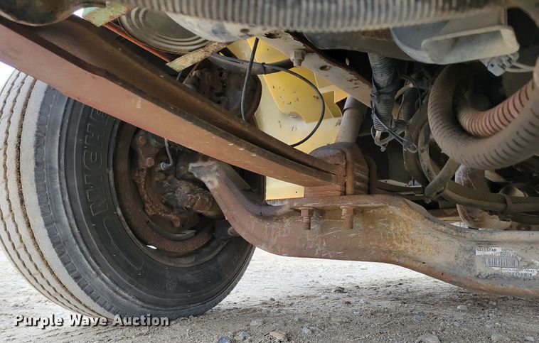 image for item DM8162 2000 International 3800  school bus