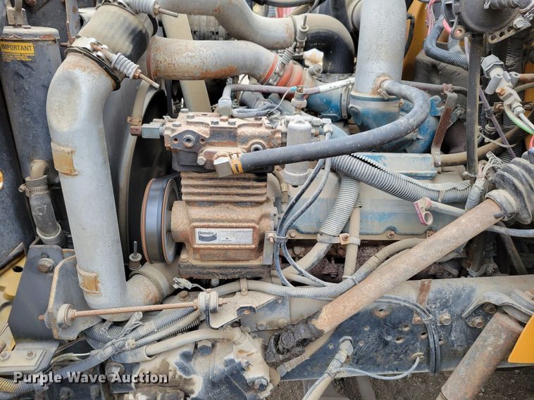 image for item DM8162 2000 International 3800  school bus