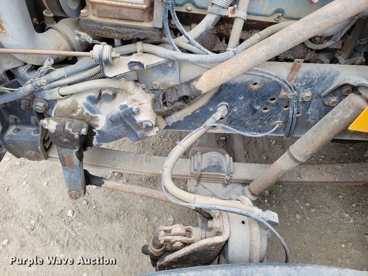 image for item DM8162 2000 International 3800  school bus