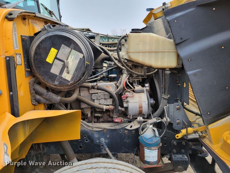 image for item DM8162 2000 International 3800  school bus