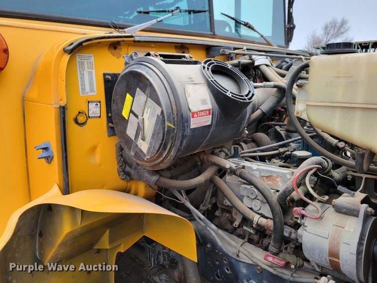 image for item DM8162 2000 International 3800  school bus