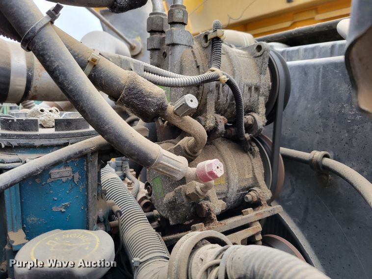 image for item DM8162 2000 International 3800  school bus