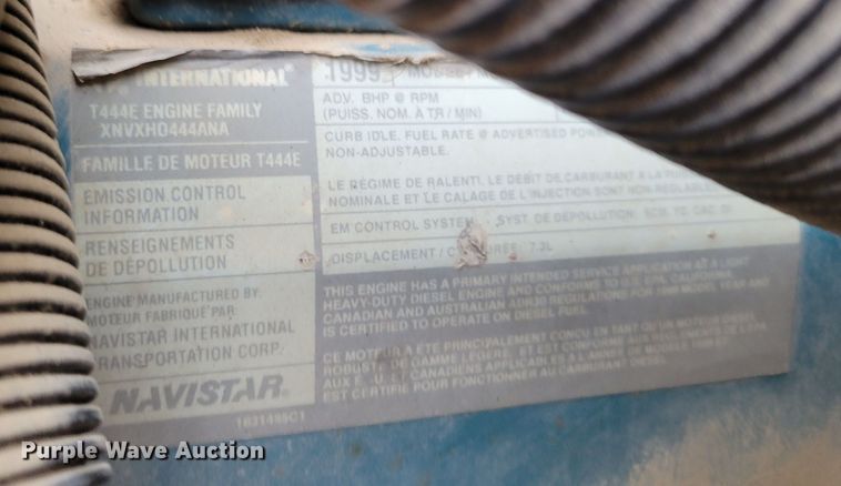 image for item DM8162 2000 International 3800  school bus