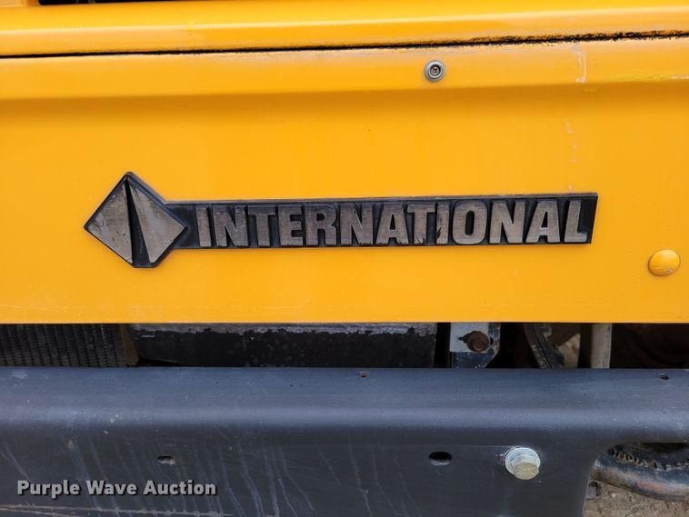 image for item DM8162 2000 International 3800  school bus