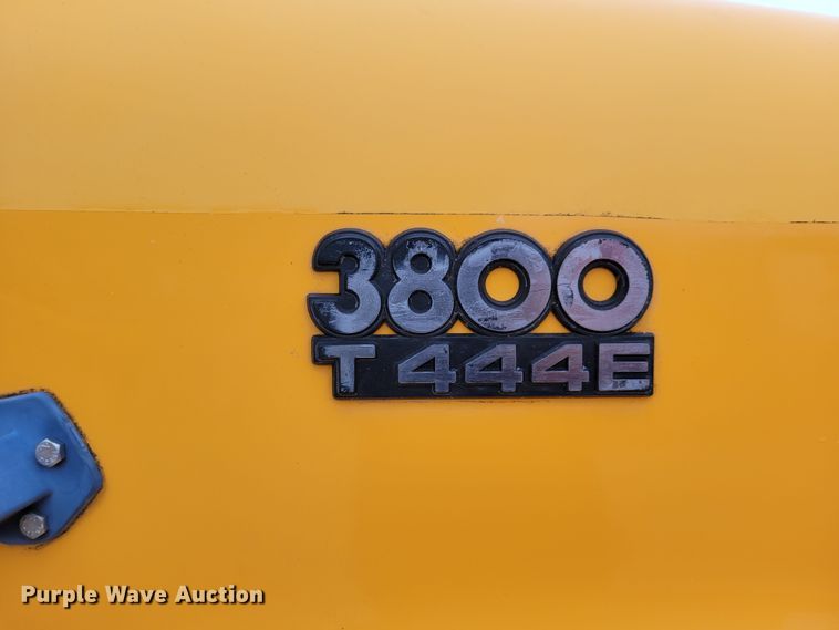 image for item DM8162 2000 International 3800  school bus