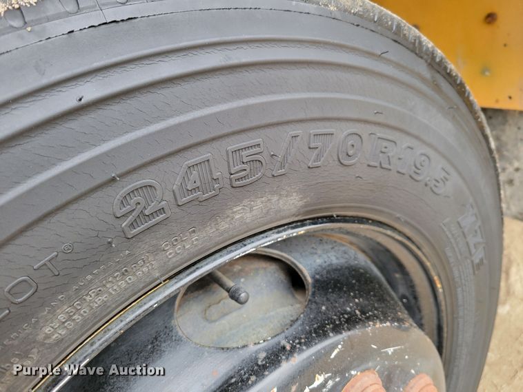 image for item DM8162 2000 International 3800  school bus