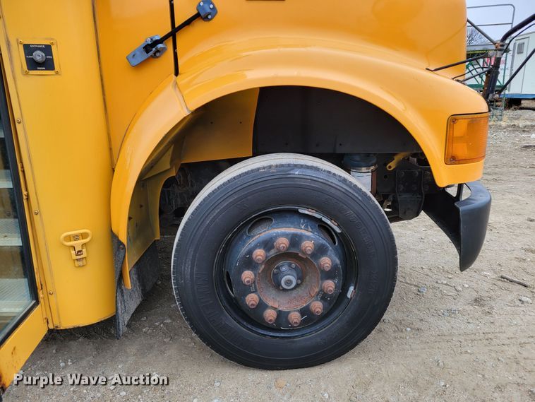 image for item DM8162 2000 International 3800  school bus