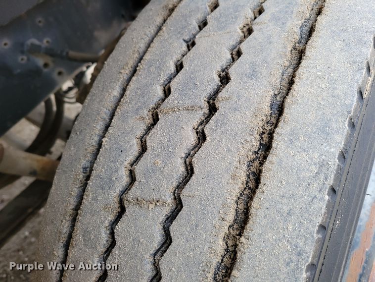 image for item DM8162 2000 International 3800  school bus