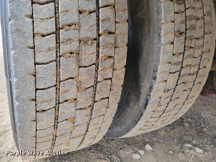 image for item DM8162 2000 International 3800  school bus