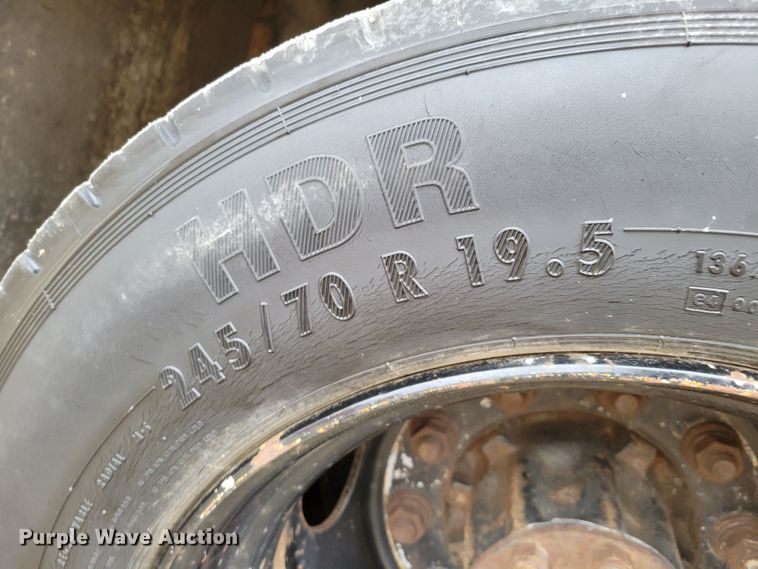 image for item DM8162 2000 International 3800  school bus