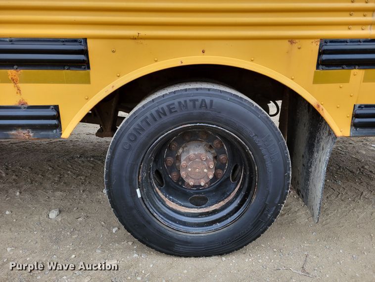 image for item DM8162 2000 International 3800  school bus