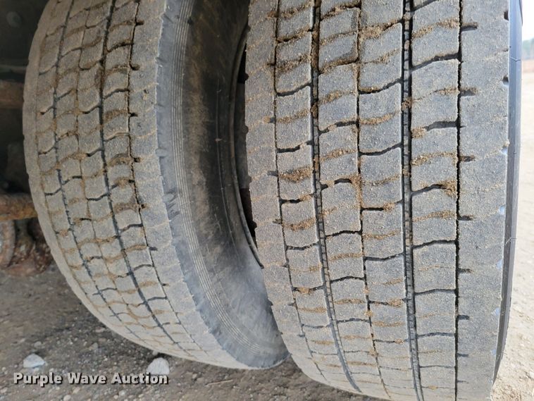 image for item DM8162 2000 International 3800  school bus