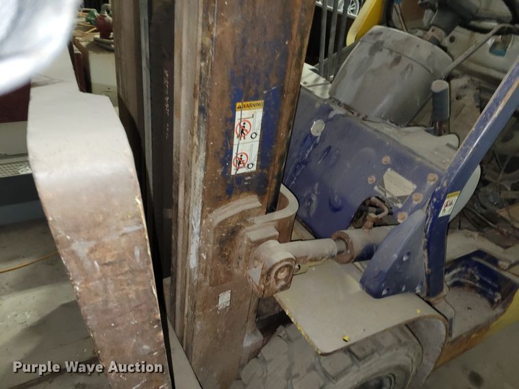 image for item DM8163 Komatsu FG25TLP-12  forklift