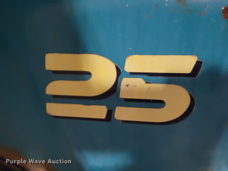 image for item DM8163 Komatsu FG25TLP-12  forklift