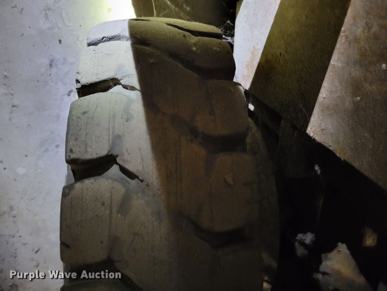 image for item DM8163 Komatsu FG25TLP-12  forklift