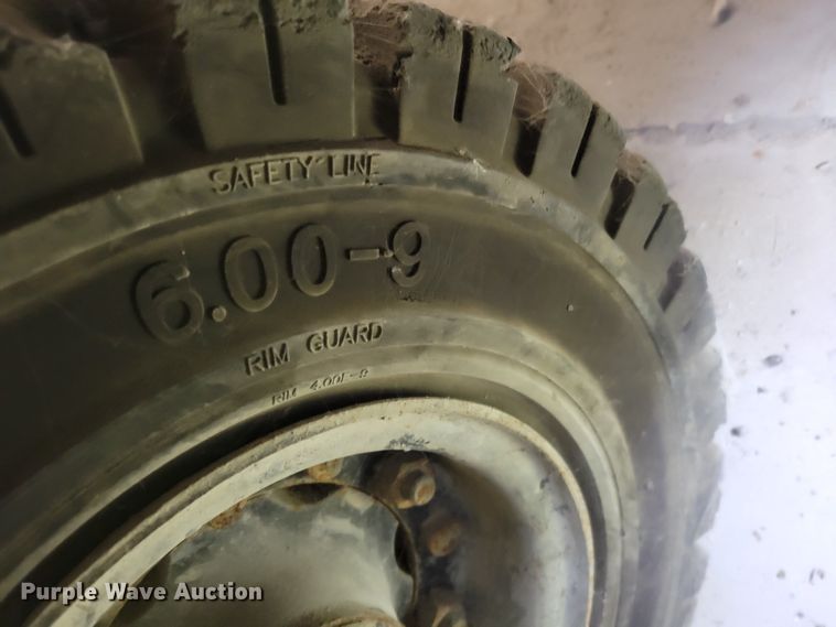 image for item DM8163 Komatsu FG25TLP-12  forklift