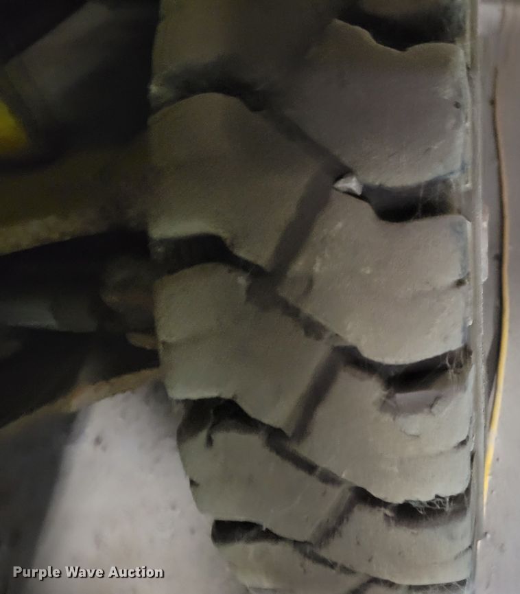 image for item DM8163 Komatsu FG25TLP-12  forklift