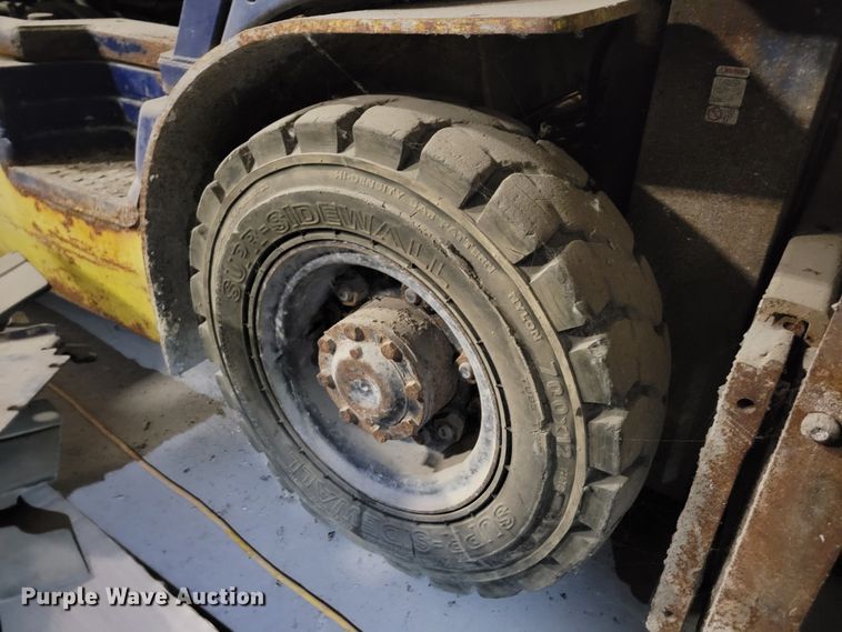 image for item DM8163 Komatsu FG25TLP-12  forklift