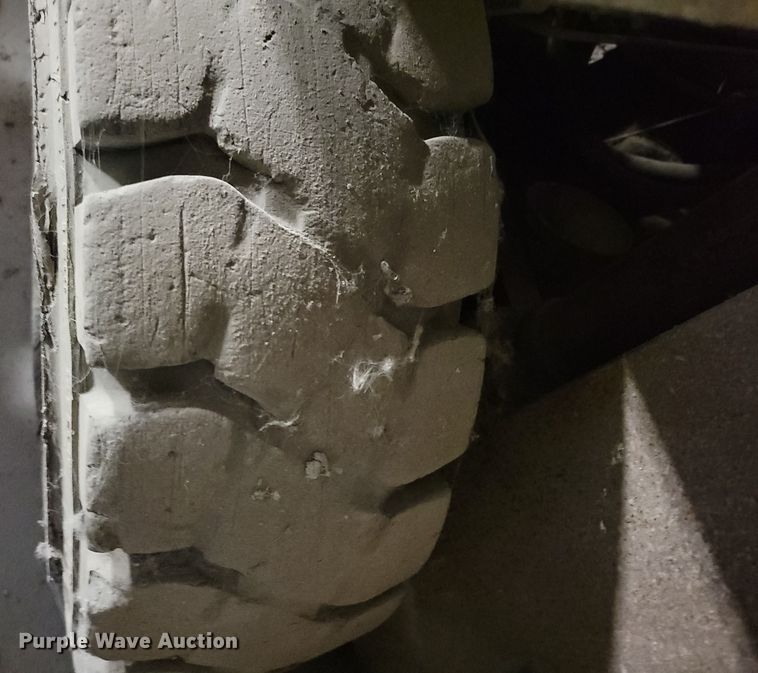 image for item DM8163 Komatsu FG25TLP-12  forklift