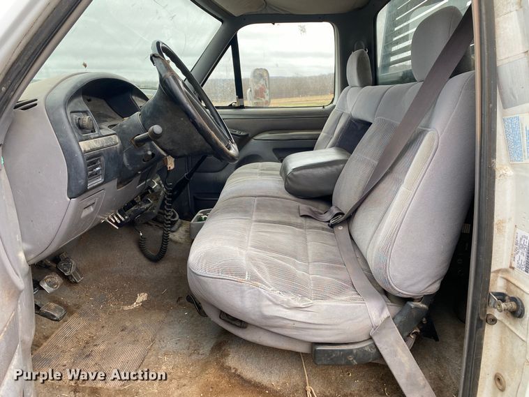 image for item DN8109 1995 Ford F450 Super Duty  bale bed truck