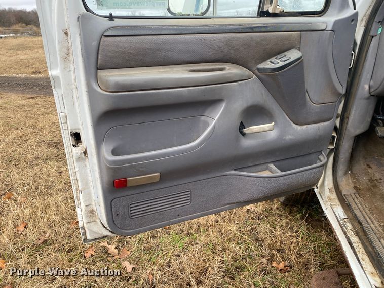 image for item DN8109 1995 Ford F450 Super Duty  bale bed truck