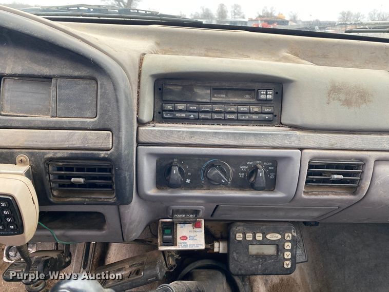 image for item DN8109 1995 Ford F450 Super Duty  bale bed truck