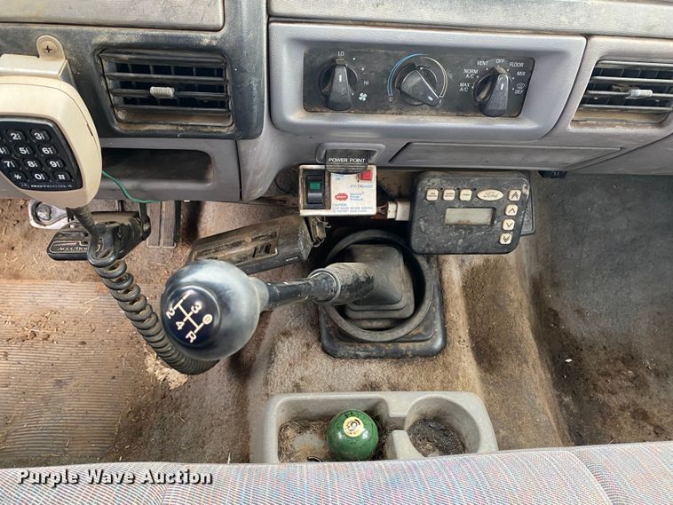 image for item DN8109 1995 Ford F450 Super Duty  bale bed truck