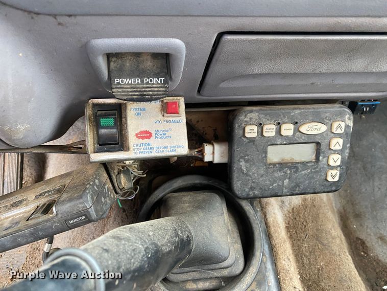 image for item DN8109 1995 Ford F450 Super Duty  bale bed truck