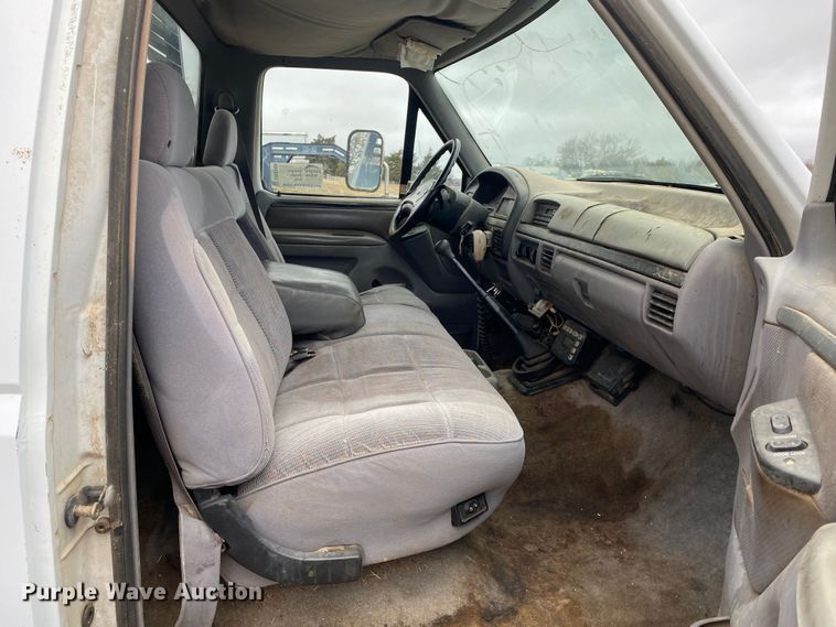 image for item DN8109 1995 Ford F450 Super Duty  bale bed truck