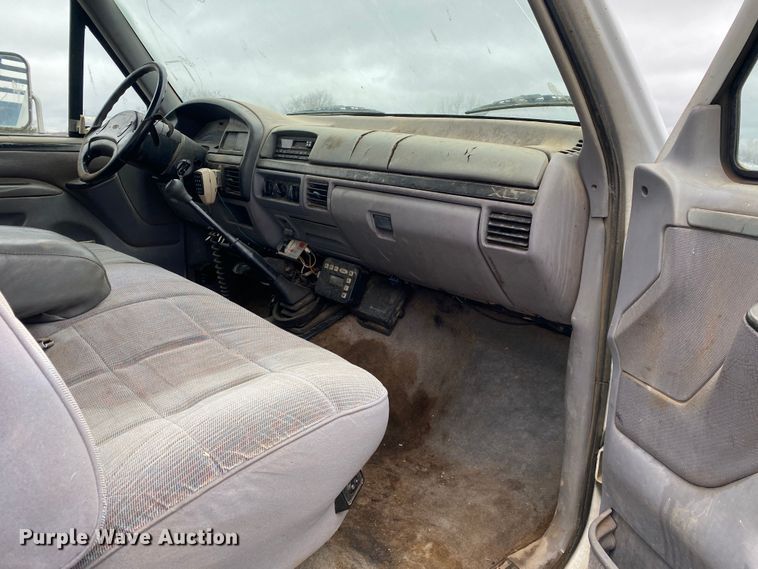 image for item DN8109 1995 Ford F450 Super Duty  bale bed truck