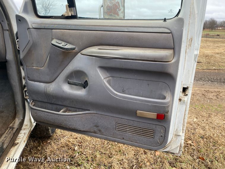 image for item DN8109 1995 Ford F450 Super Duty  bale bed truck