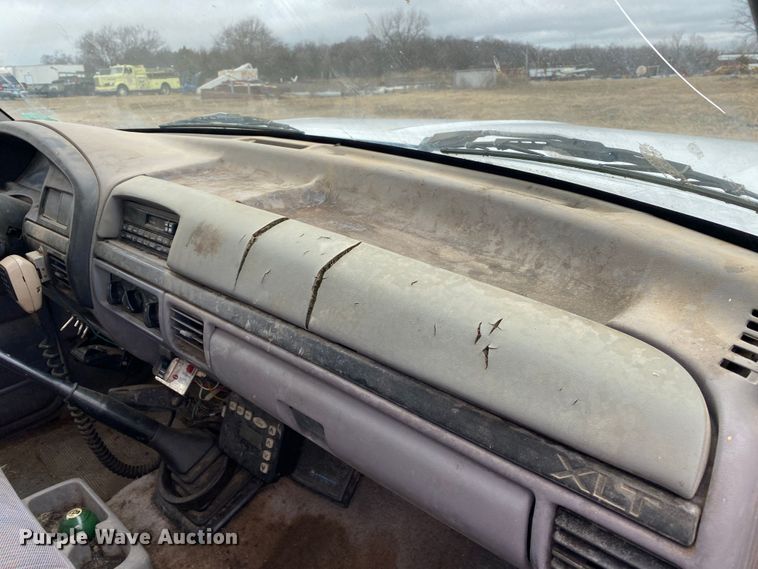 image for item DN8109 1995 Ford F450 Super Duty  bale bed truck