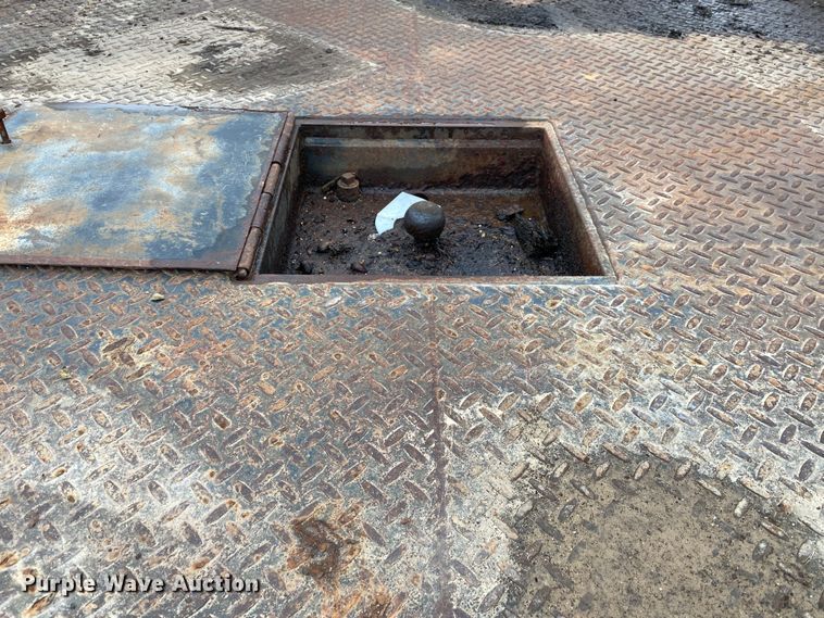 image for item DN8109 1995 Ford F450 Super Duty  bale bed truck