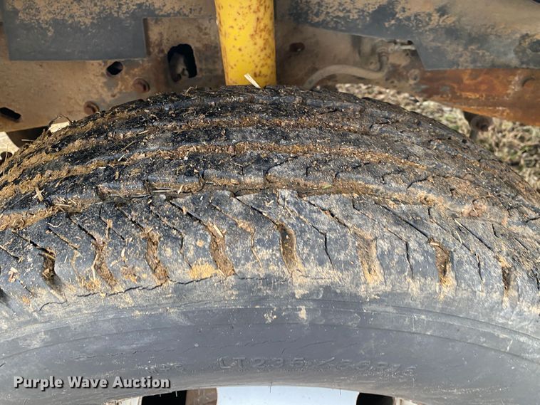 image for item DN8109 1995 Ford F450 Super Duty  bale bed truck