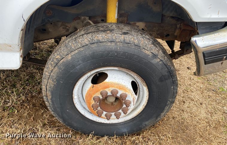 image for item DN8109 1995 Ford F450 Super Duty  bale bed truck