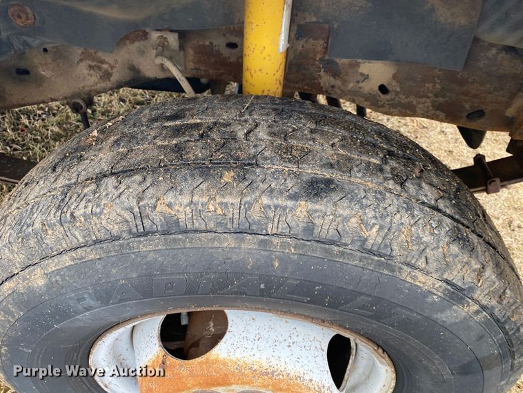 image for item DN8109 1995 Ford F450 Super Duty  bale bed truck