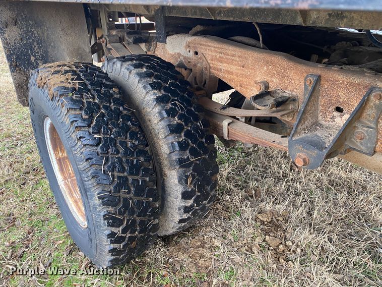 image for item DN8109 1995 Ford F450 Super Duty  bale bed truck