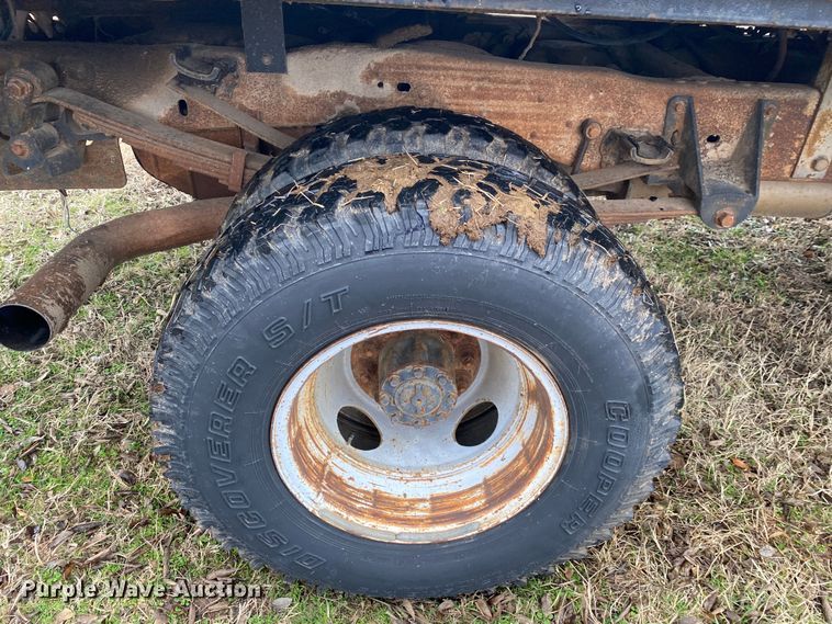 image for item DN8109 1995 Ford F450 Super Duty  bale bed truck