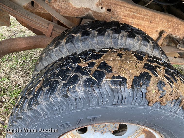 image for item DN8109 1995 Ford F450 Super Duty  bale bed truck