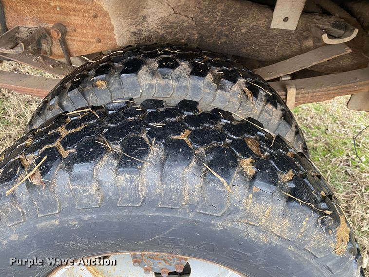 image for item DN8109 1995 Ford F450 Super Duty  bale bed truck