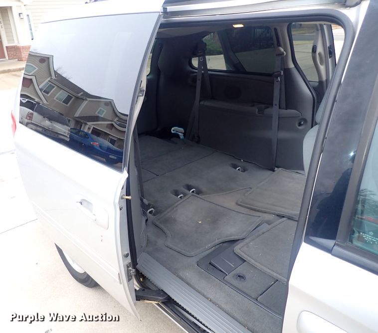 image for item DQ5051 2006 Dodge Grand Caravan  van