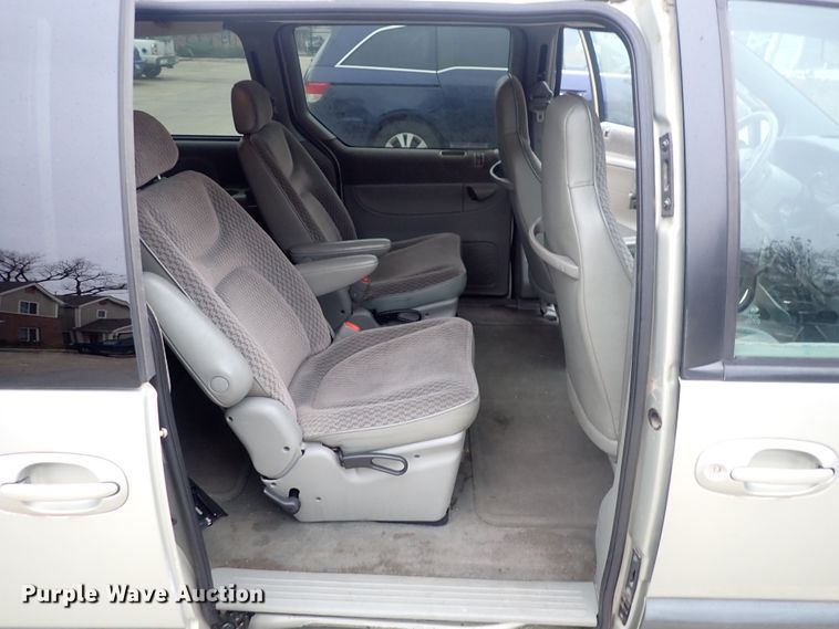 image for item DQ5052 2000 Dodge Grand Caravan  van