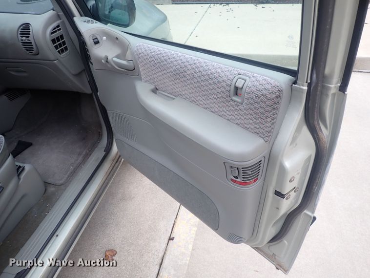 image for item DQ5052 2000 Dodge Grand Caravan  van