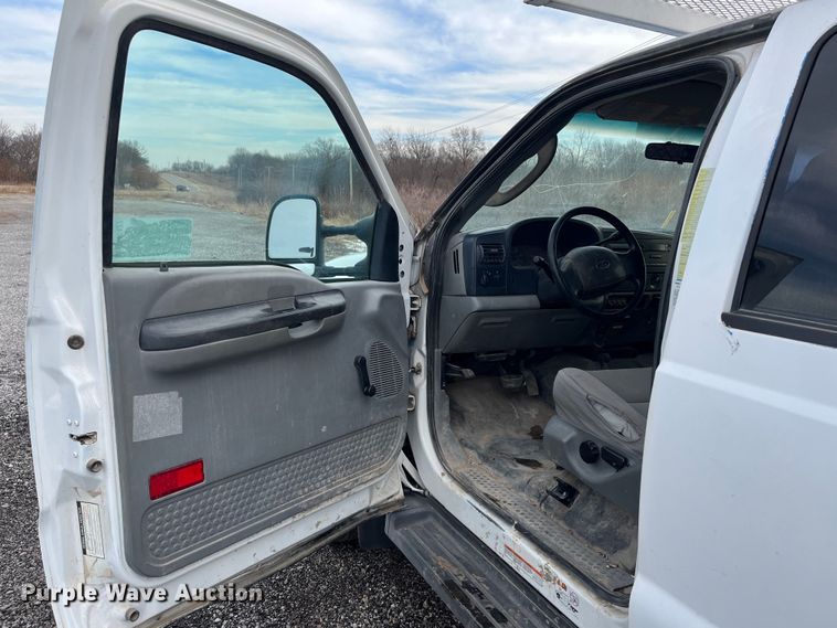 image for item DR7427 2007 Ford F550 Super Duty  Crew Cab utility / service truck
