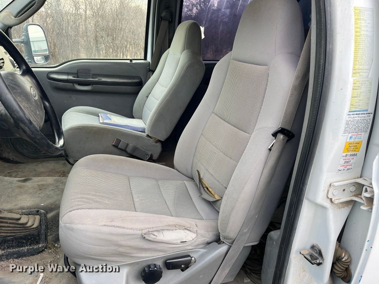 image for item DR7427 2007 Ford F550 Super Duty  Crew Cab utility / service truck