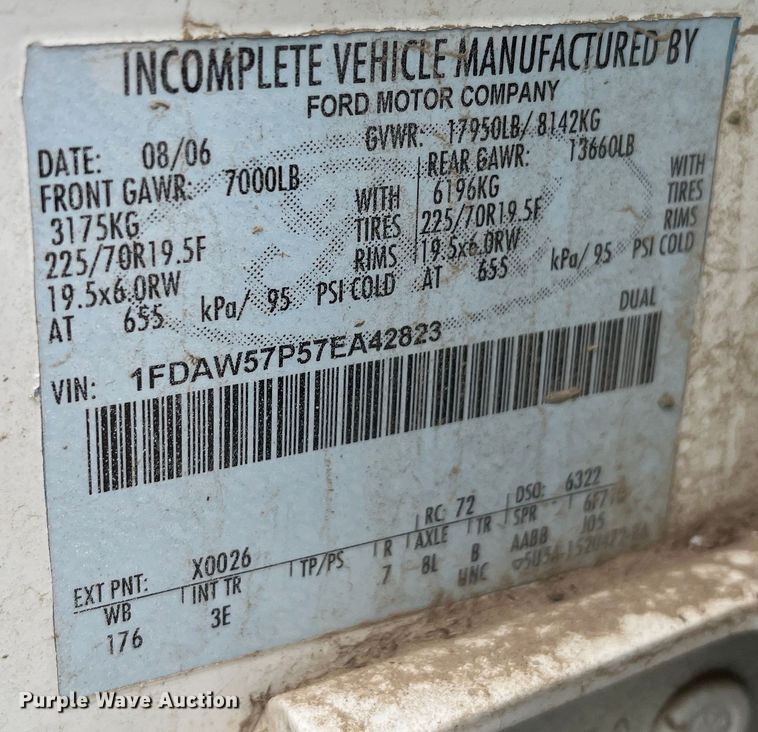 image for item DR7427 2007 Ford F550 Super Duty  Crew Cab utility / service truck