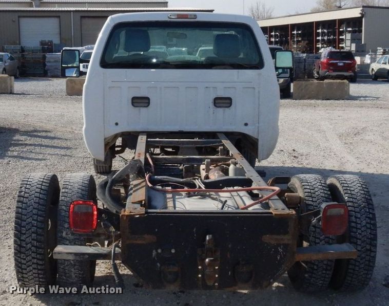 image for item DR8065 2014 Ford F450 Super Duty XL  truck cab and chassis