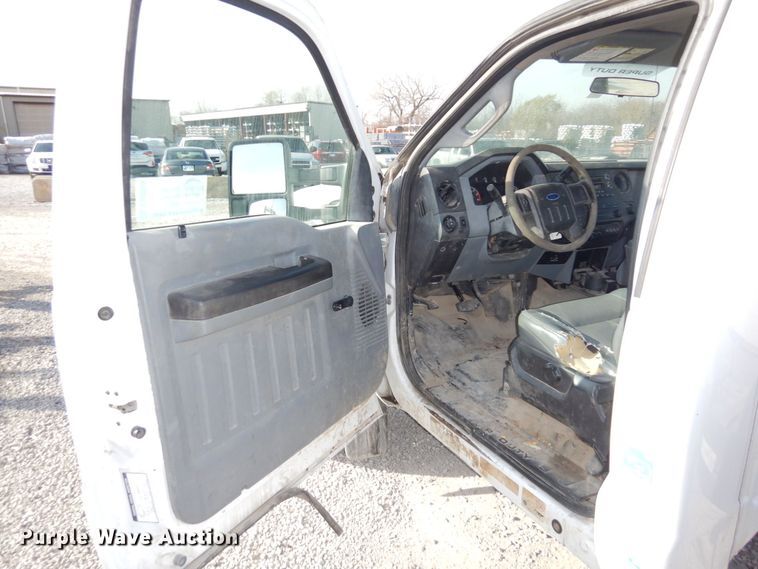 image for item DR8065 2014 Ford F450 Super Duty XL  truck cab and chassis