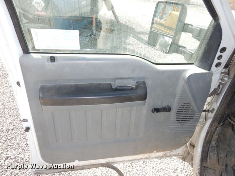 image for item DR8065 2014 Ford F450 Super Duty XL  truck cab and chassis